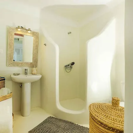Karkos Villa *